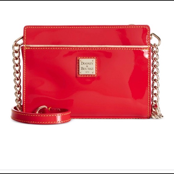 Dooney & Bourke Handbags - 🌺 Dooney & Bourke Highland Kenzie crossbody